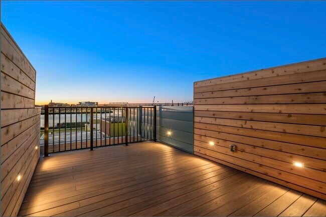 Building Photo - 301 Border St