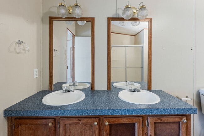 Building Photo - 183 Aquarius Rd