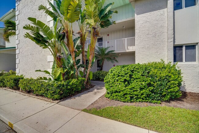 Building Photo - 2400 S Ocean Dr