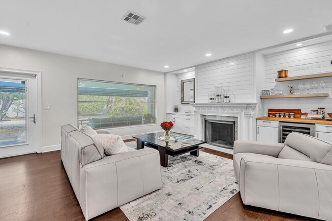 Building Photo - 746 NE 16th Terrace