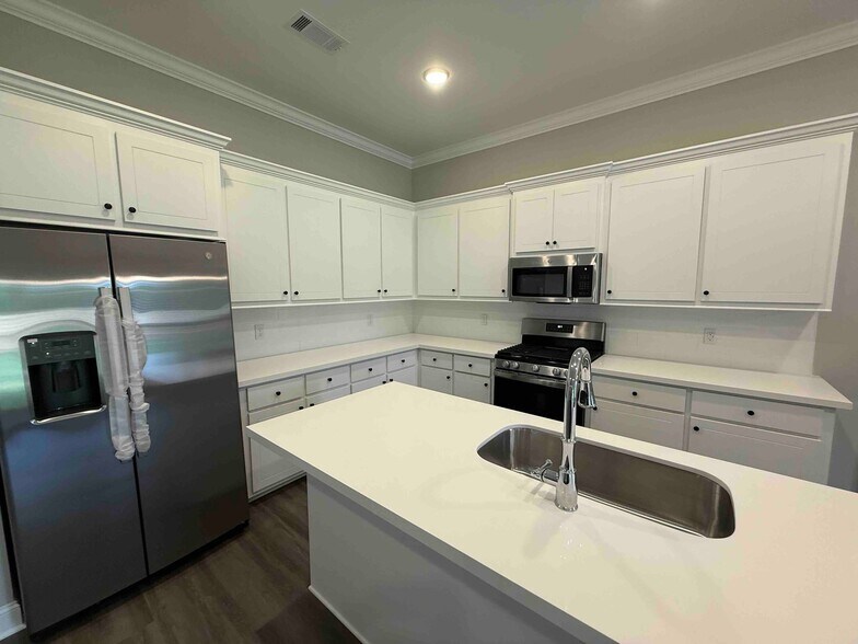 Building Photo - 548 Patrick Farms Dr