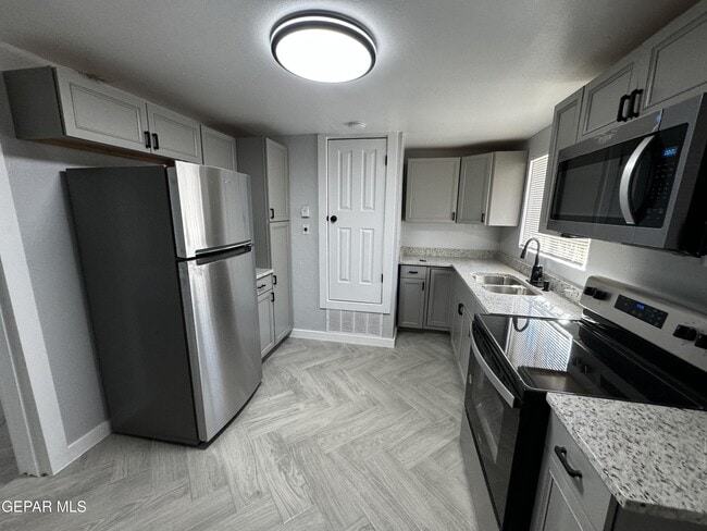 Building Photo - 10277 N Loop Dr