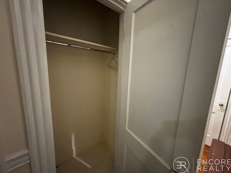 Building Photo - 376 Riverway