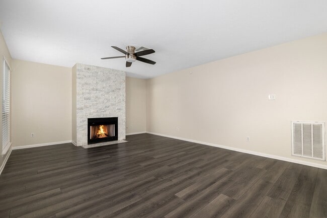 Building Photo - 21039 Vista Trail Ct