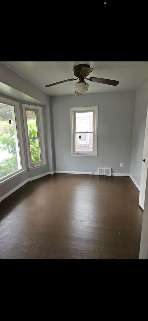 Building Photo - 3 bedroom, 1.5 Bath! Must See! Detroit's Eastside