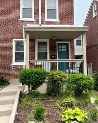 Building Photo - Beautiful Updated 3/1 Twin Home in a Great...