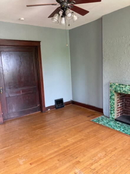 Building Photo - 4658-4658 Michigan Ave