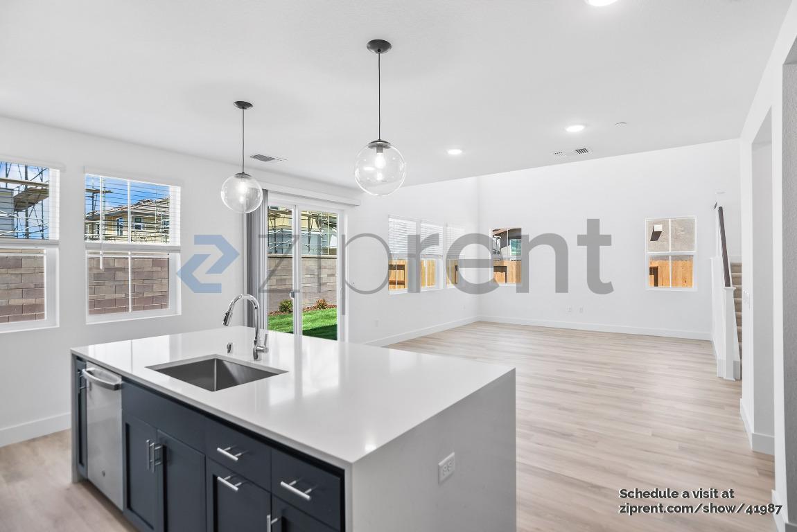 Building Photo - 379 Monastery Dr