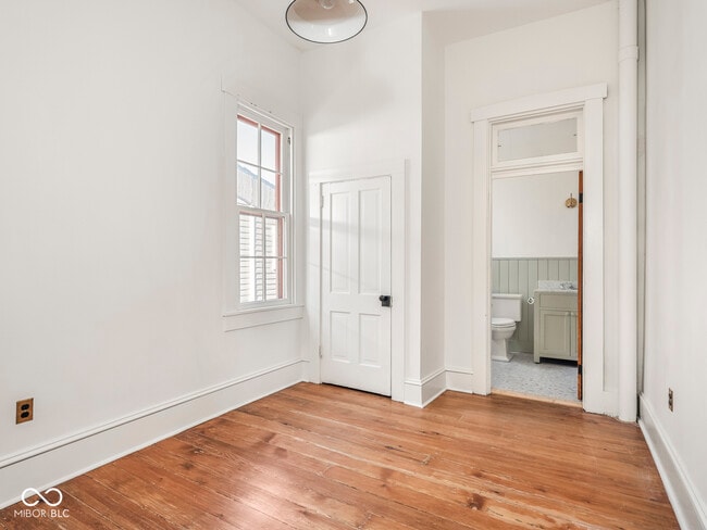 Building Photo - 1118 E St Clair St