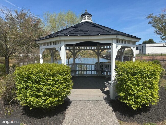 Building Photo - 2604 Chapel Lake Dr