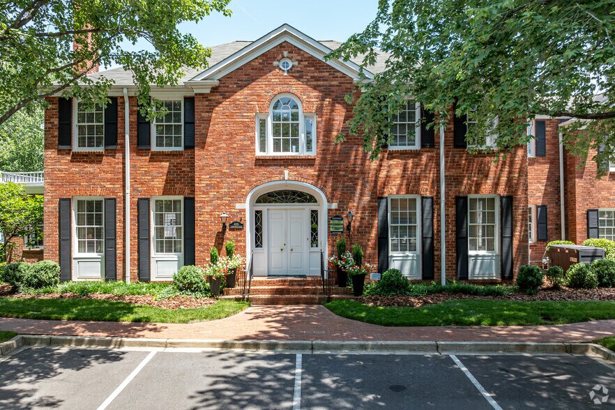 Strawberry Hill 4051 Bannockburn Pl Charlotte NC 28211 Apartment Finder