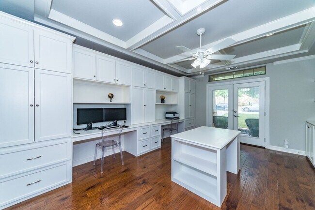 Building Photo - 5-BEDROOM HOME IN OVERLOOK AT GRANDVIEW