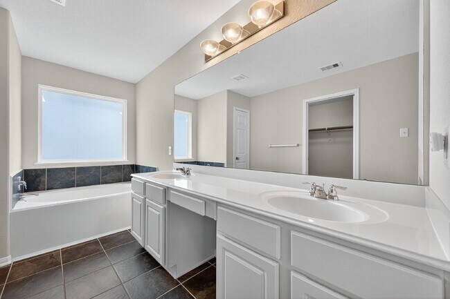 Building Photo - "3-Bed with 2 Full Baths in Katy – Spaciou...
