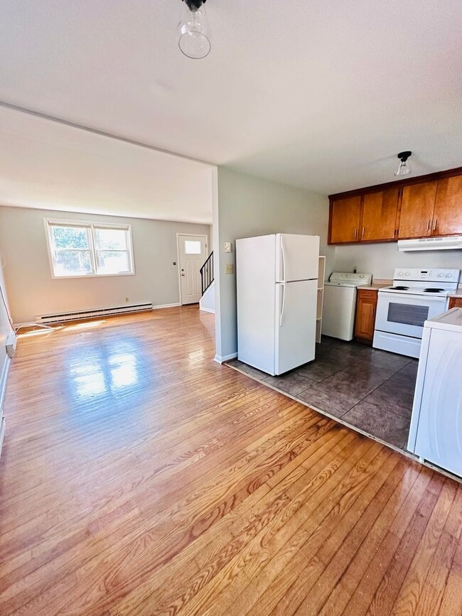 Building Photo - 813 Montrose Ave