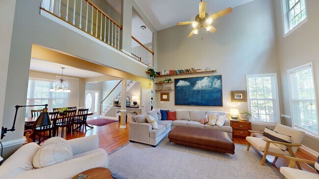 Building Photo - 5 Bedrooms with Golf Course Views in Carol...