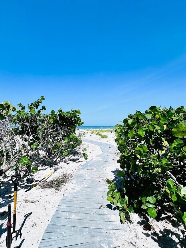 Building Photo - 3111 Pass a Grille Way