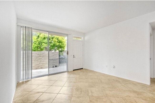 Building Photo - Newly Remodeled - Stunning 2 Bedroom, 2 Ba...