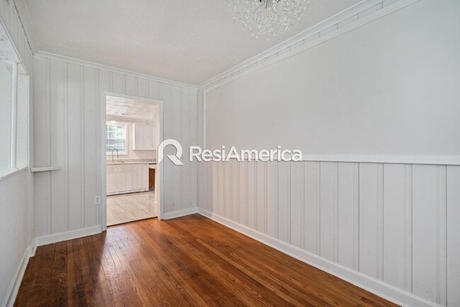 Building Photo - Adorable 2/1 in 38116!