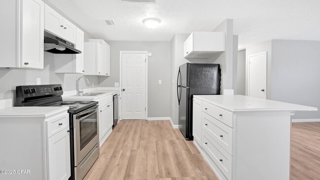 Building Photo - 1028 Spring Ave