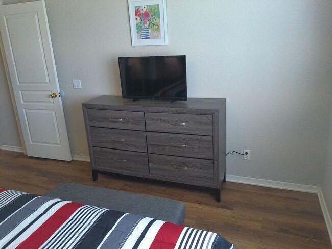 Building Photo - Seasonal rental 2 bedrooms 2 bathrooms