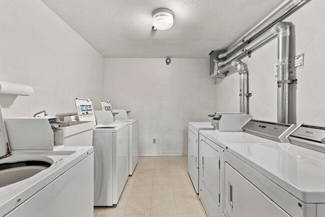 Building Photo - 147 Sylvan St