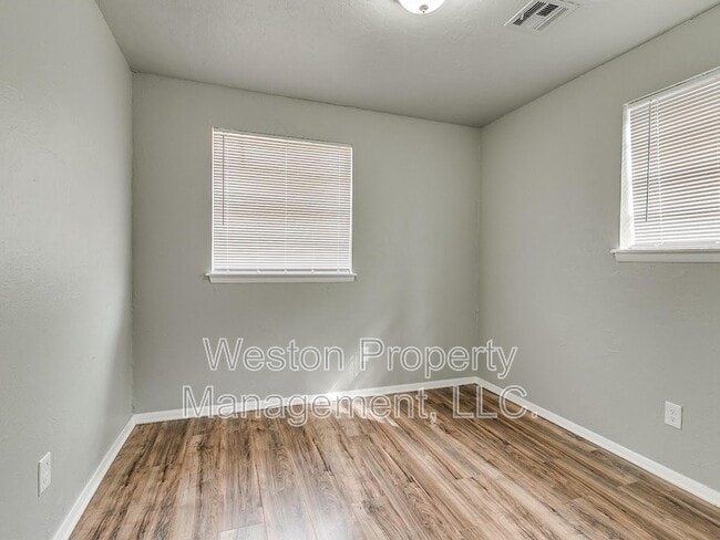 Building Photo - 1605 Cynthia Dr