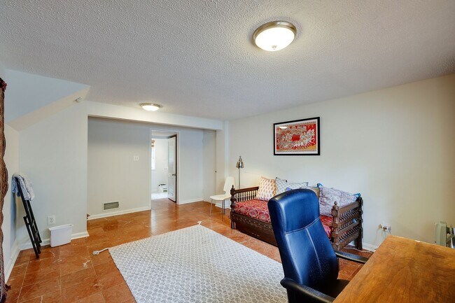 Building Photo - Furnished, Detached Home in Bethesda Alta ...