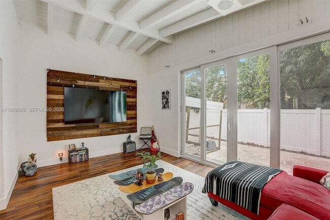 Building Photo - 14530 Garden Dr