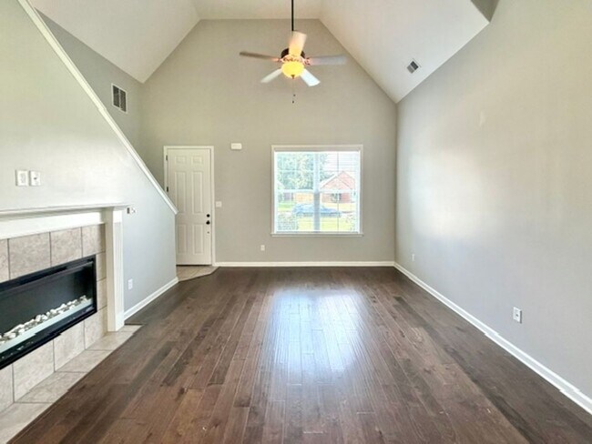 Building Photo - 150 Clay Hills Dr