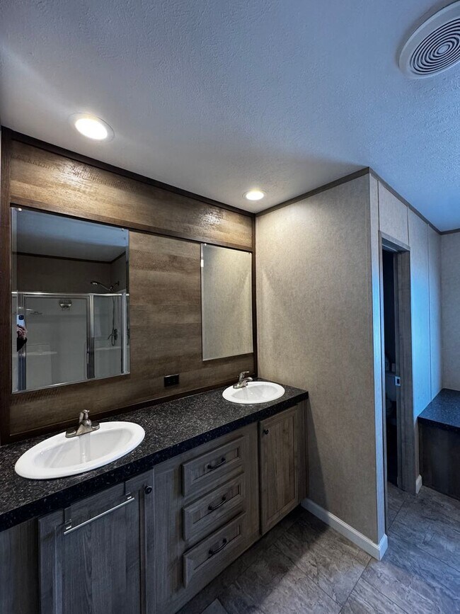 Building Photo - Spacious Four Bedroom Home - Pet Friendly and Horses Allowed!