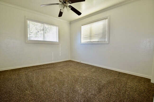 Building Photo - Cute 3 bedroom 2 bath Mesa home!