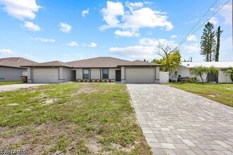 Building Photo - 3429 SW 8th Pl