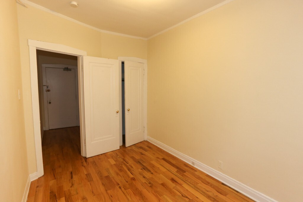 Building Photo - 457 W Melrose