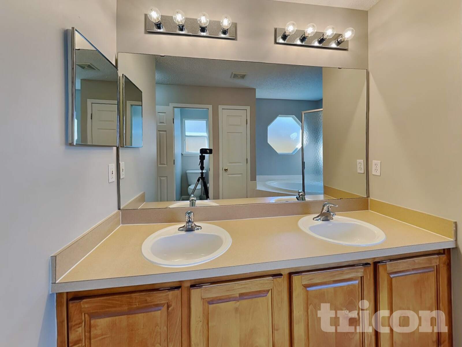 Building Photo - 2738 Ravine Hill Dr