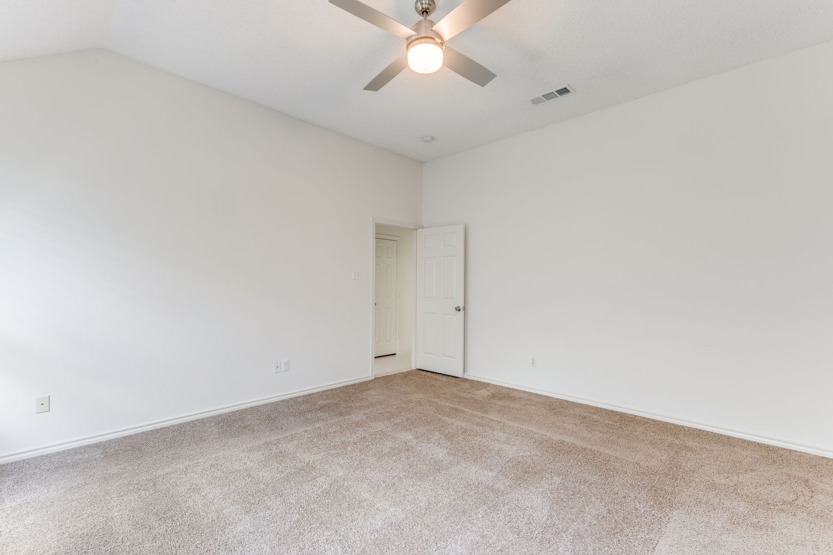 Building Photo - 1523 Wayside Dr