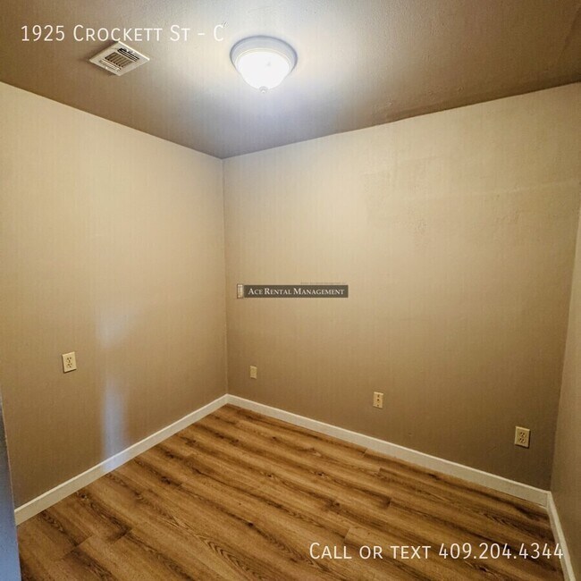 Building Photo - 1925 Crockett St