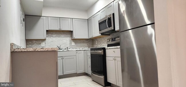 Building Photo - 7902 San Leandro Pl