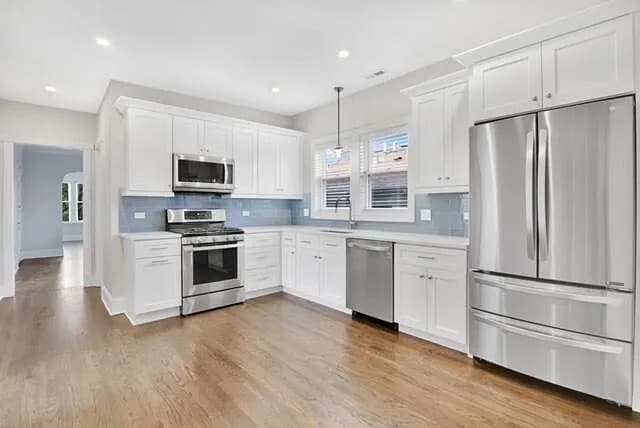 Building Photo - 6113 N Karlov Ave