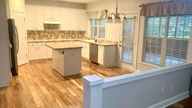 Building Photo - 11106 Knight Castle Dr