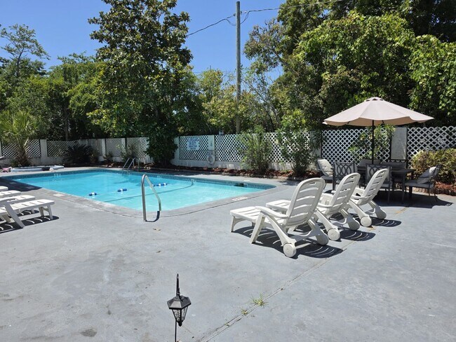 Building Photo - Studio Apartment Available Now!
