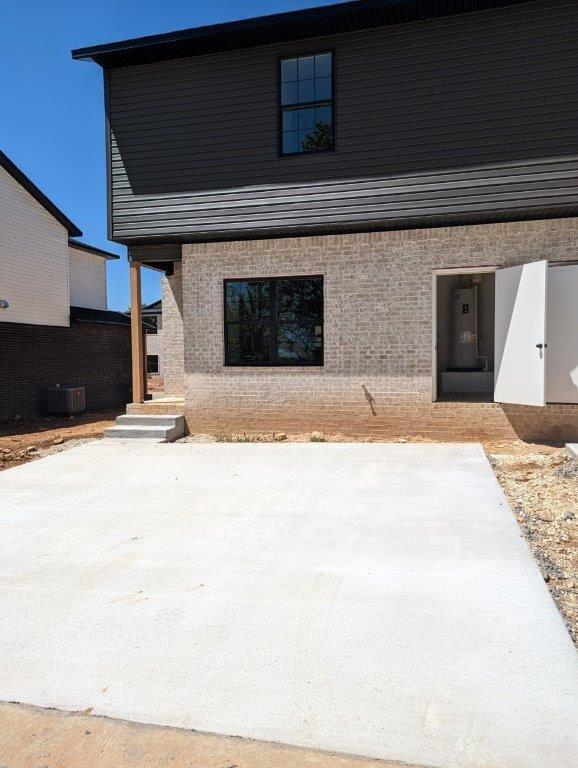 Building Photo - 990 N Crater Ave