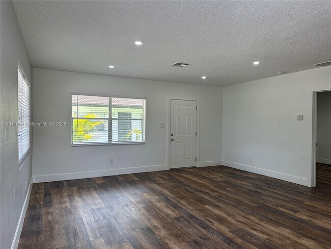 Building Photo - 3315 SW 15th Ave