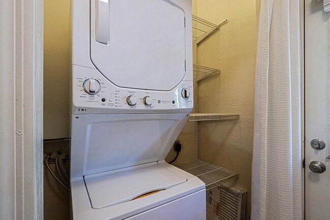 Building Photo - 841 N 9th Ave