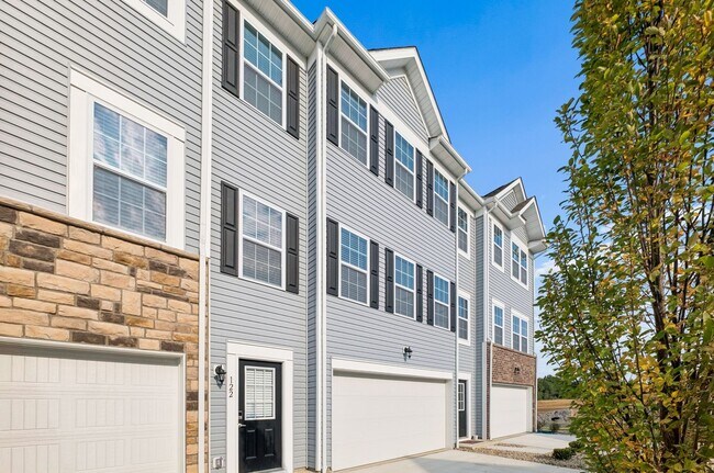 Building Photo - 119 Red Willow Dr
