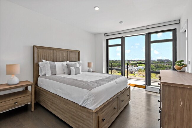 Building Photo - 1611 8th St NW