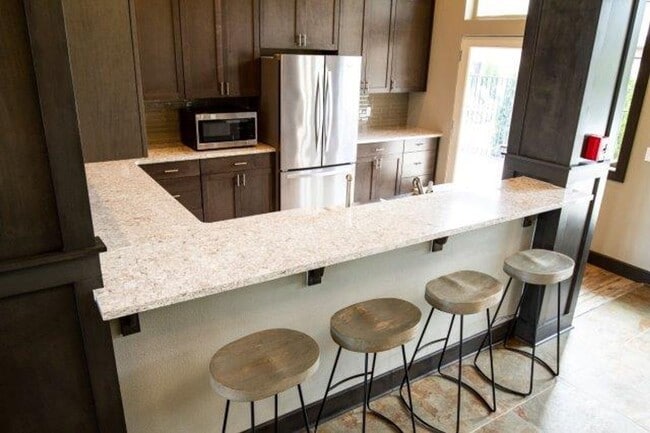 Building Photo - Beautiful 2 bedroom 2 bath/ move in today pay no rent till 1/1/26!