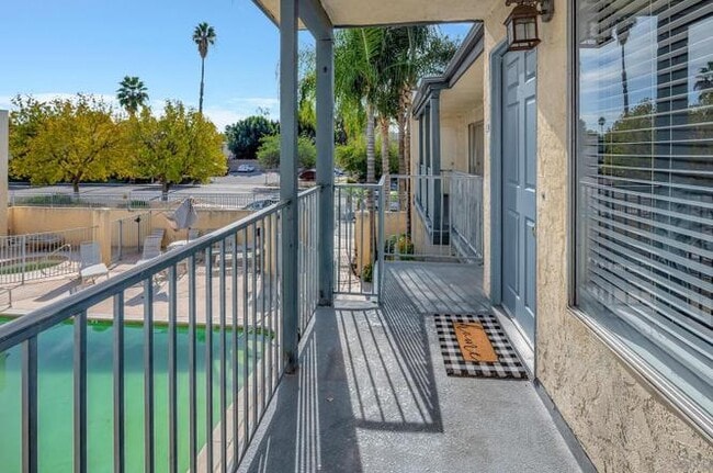 Building Photo - 732 E Lexington Ave