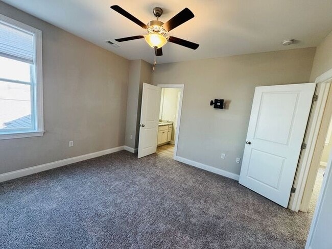 Building Photo - Pre-leasing for an April Move in-TOWN MADISON