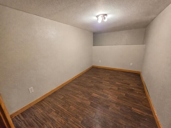 Building Photo - Country Living on 2.5 Acres Just Minutes from Eau Claire – 3 Bedroom Home with Bonus Rooms, Garag...