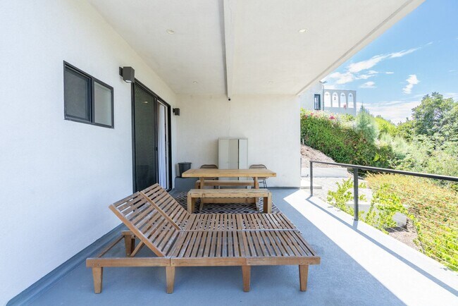 Building Photo - Stunning Views from Silver Lake Hillside Home for Rent with Spectacular Views